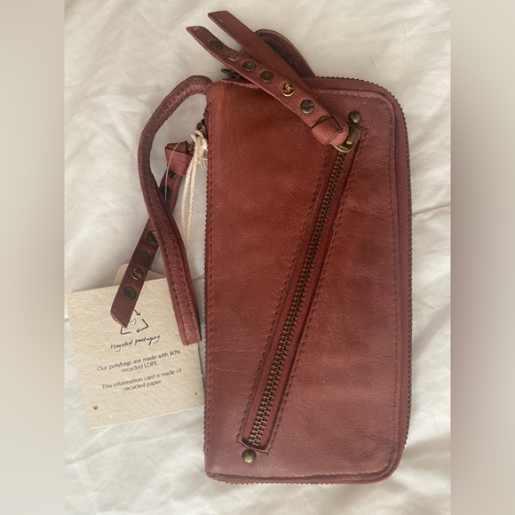 NWT Free People Distressed Wallet - Cognac - Picture 5 of 8